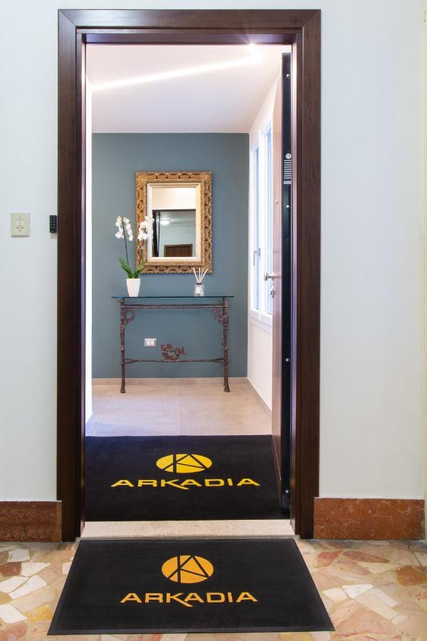 Arkadia Rooms & Apartments カリアリ エクステリア 写真